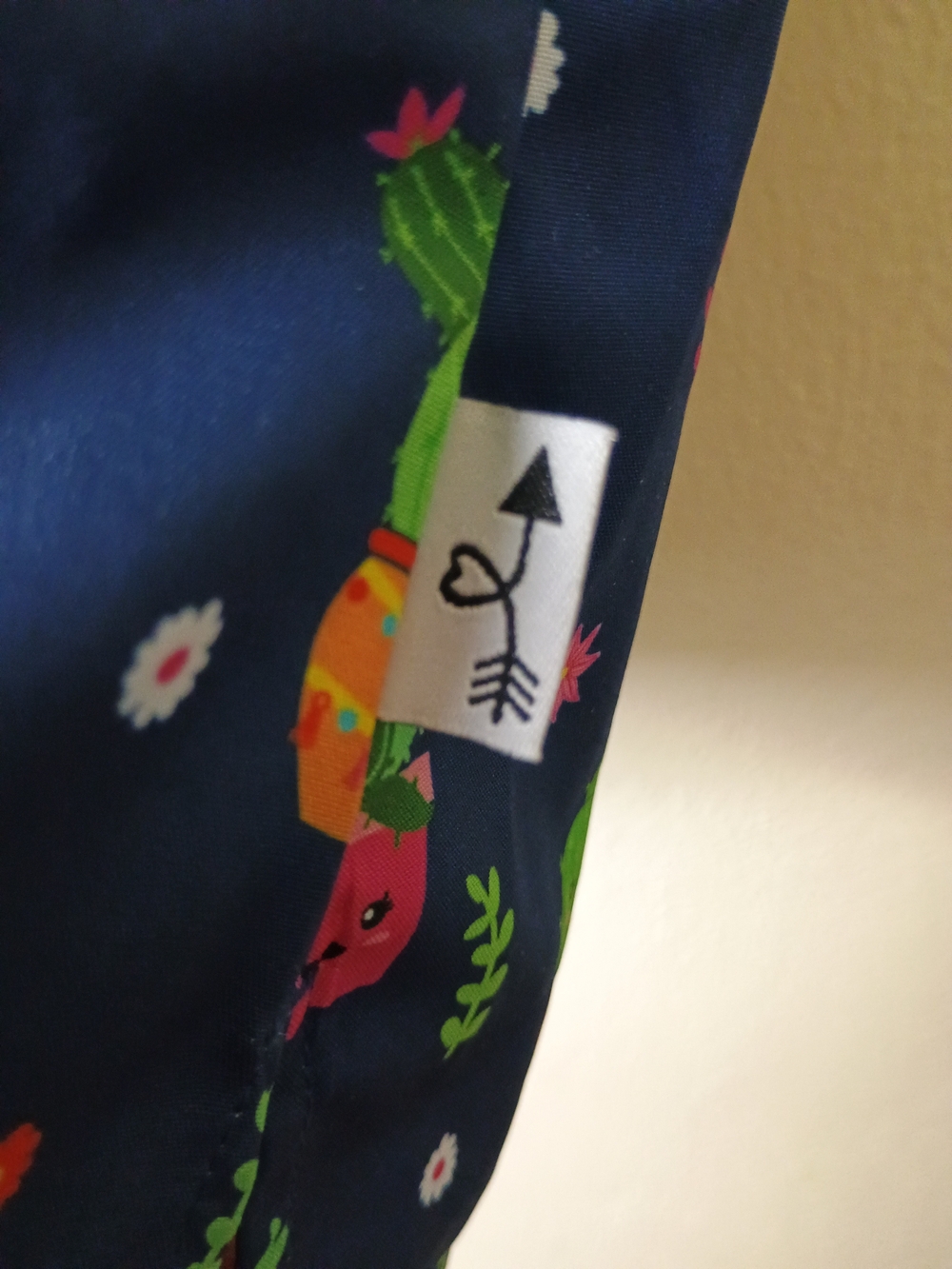 Ava Therese XL V-Neck Navy Cactus Print Scrub Top Front Patch Pockets - Picture 8 of 10